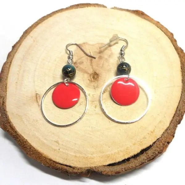 Boucles d'oreille rondes, sequin rose et perles grises par breloques et cie