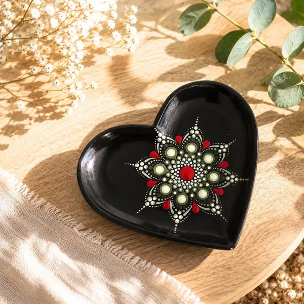 Coupelle cœur kaki – mandala rouge & vert peint - vide-poche artisanal