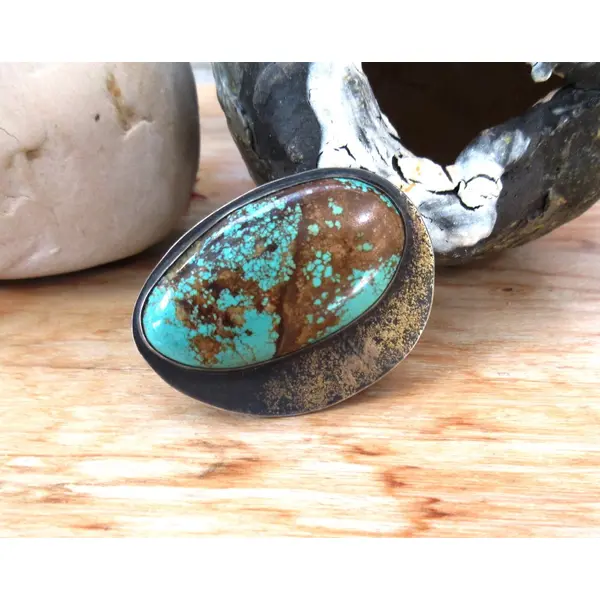 Une bague argent massif 925 avec pépites d'or et un splendide cabochon rare turquoise mine 8 .... pour le côté vintage !!!!