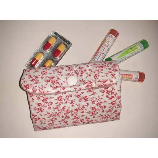 Pochette homéopathie tubes granules médicaments pharmacie housse tissu blanc fleurs anais