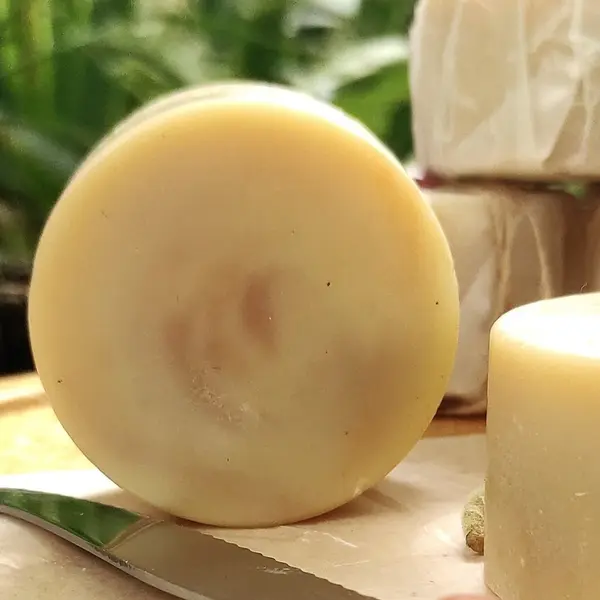 Petit crottin au lait de chèvre.