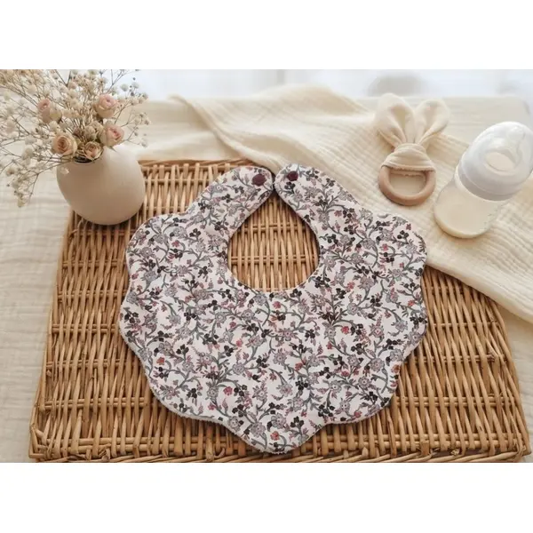 Bavoir naissance fleur coton imprimé et éponge