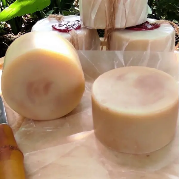 Petit crottin au lait de chèvre.