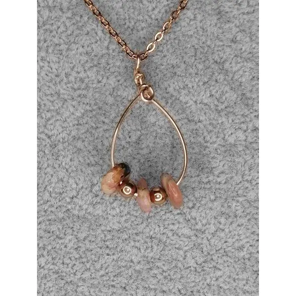 Collier mi-long et pierres naturelles en rhodochrosite