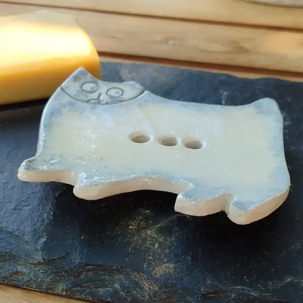Le gardien du savon - porte-savon chat en céramique émaillée .