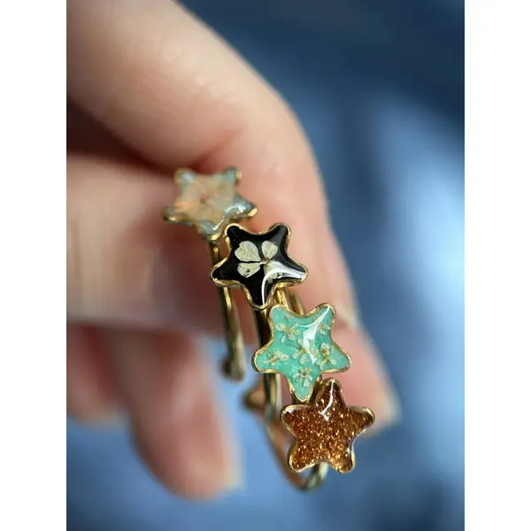 Bague réglable étoile avec résine - petites fleurs séchée
