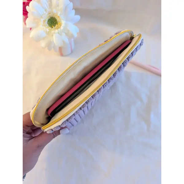 Pochette liseuse 6,8 pouces en velours côtelé lilas- housse matelassée avec coeur brodé- fabrication artisanale