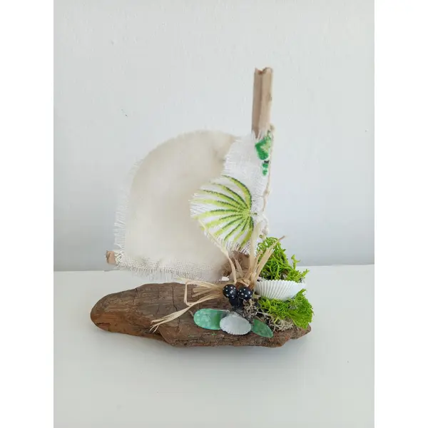 Voilier tropical en bois flotté - hauteur 14 cm