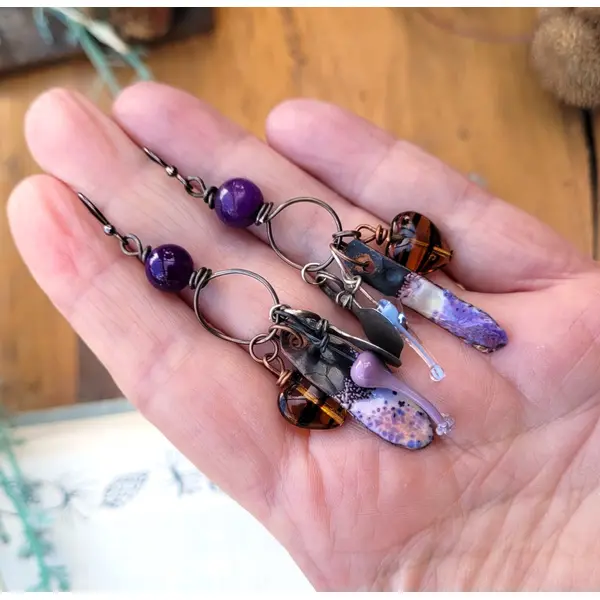 Des boucles d'oreille de style créoles et ethniques, petits talismans zen ....: "danser avec les effluves"