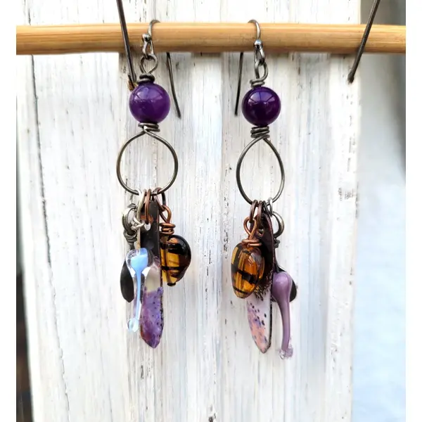 Des boucles d'oreille de style créoles et ethniques, petits talismans zen ....: "danser avec les effluves"