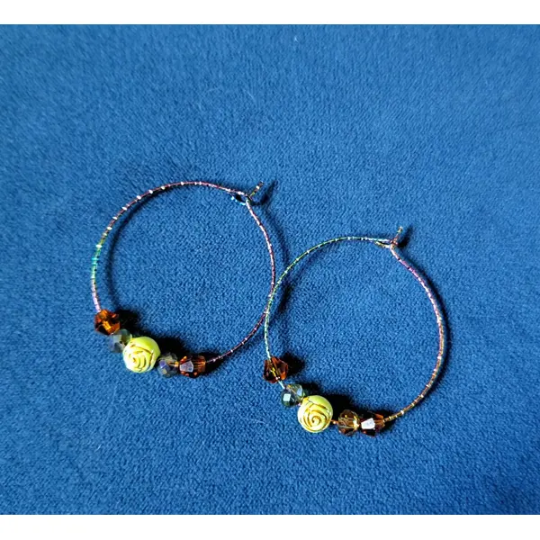 Boucle d'oreille créole perles fleur vert clair, crochets en métal acier inoxydable multicolore