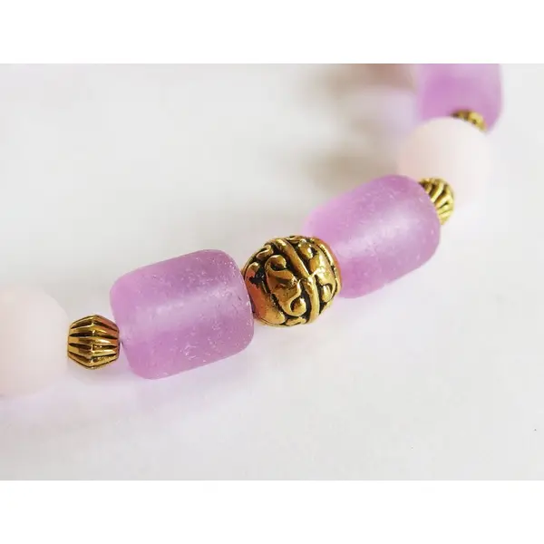 Bracelet boho chic perles verre givré dépoli parme rose