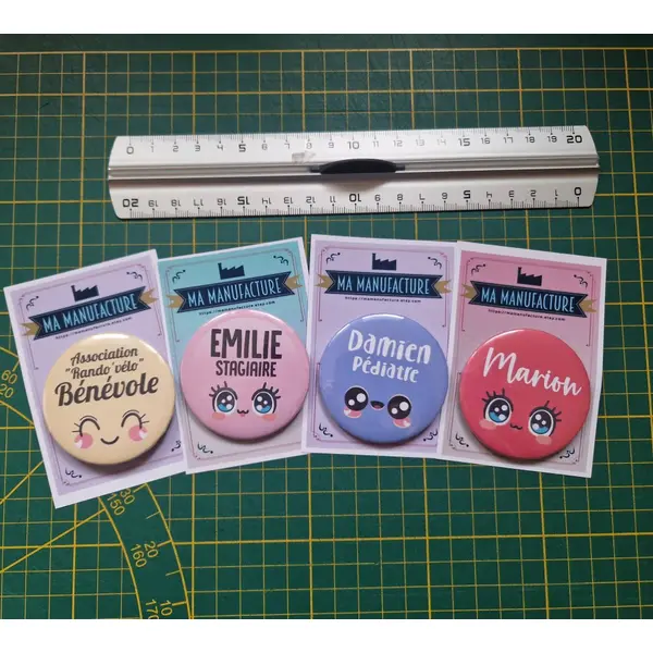 Badge personnalisable aide soignante, infirmière ou autre en 56mm