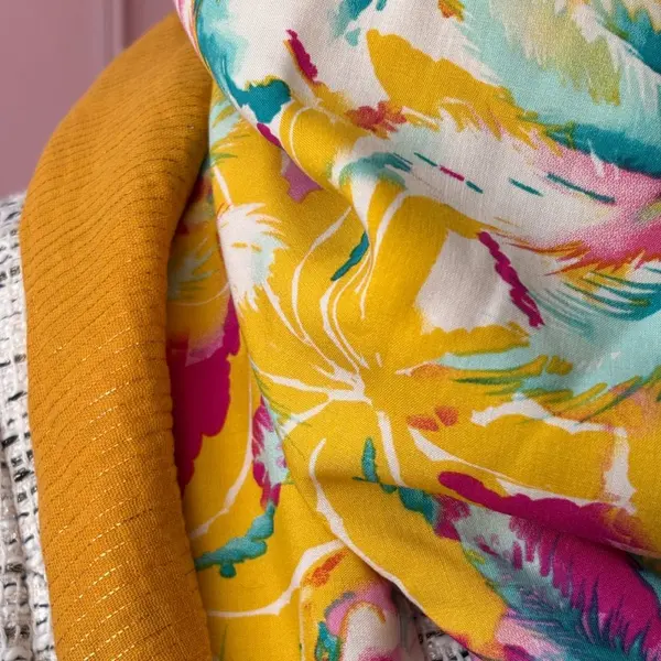 Chèche femme réversible floral tropical & moutarde – foulard triangle cousu main en bretagne