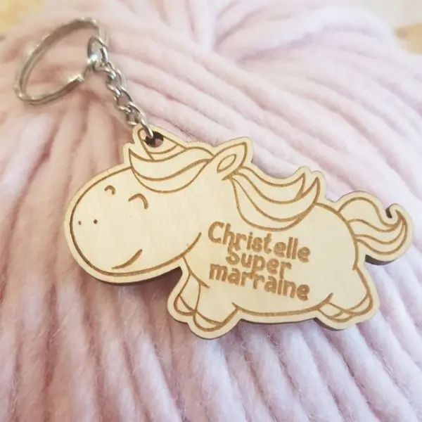 Porte clé personnalisable en bois Licorne