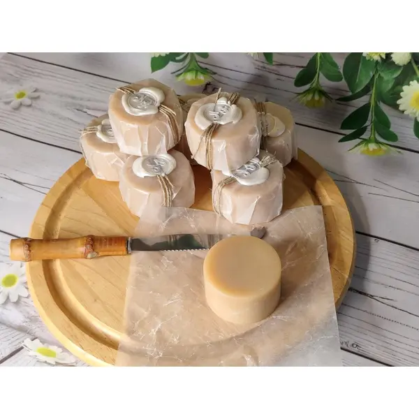 Petit crottin au lait de chèvre.