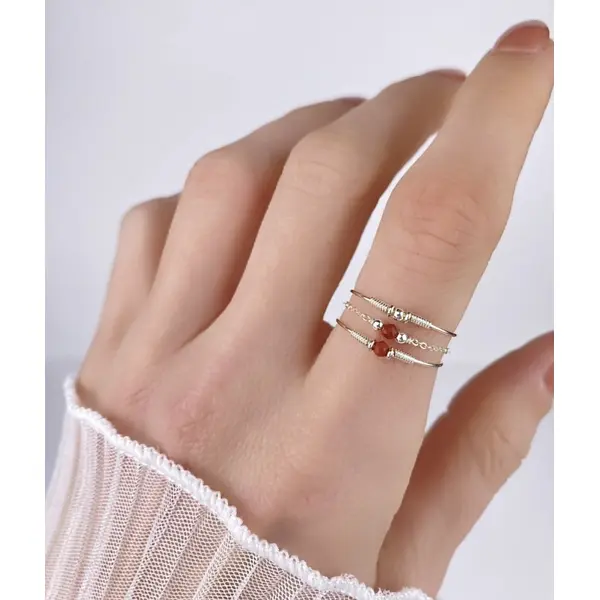 Trio de bagues fines empilables en or laminé et jaspe rouge - lot de bagues minimalistes en argent 925 ou en or
