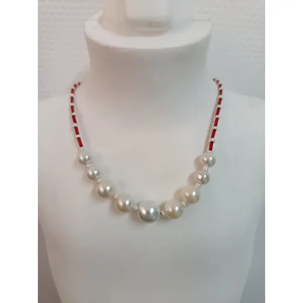 Collier ras du cou fait main perles rouges tubes et perles rondes blanches élégantes