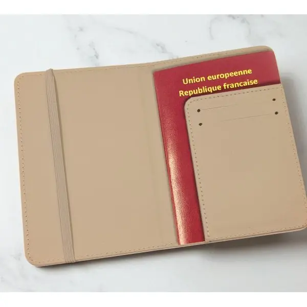 Protège passeport personnalisable Avion coeur
