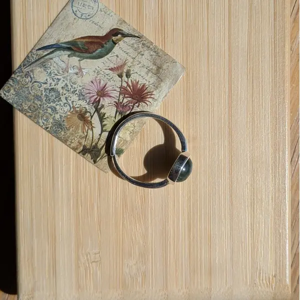 Vert velours - bague ajustable monture argent pierre naturelle séraphinite verte