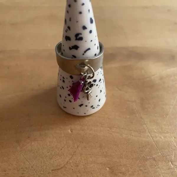 Bague réglable clé pompon
