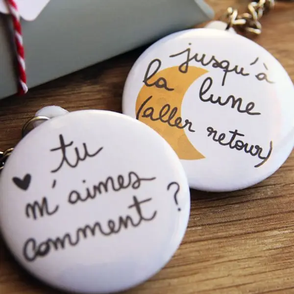 Duo de porte-clés pour amoureux "Tu m'aimes comment ?"