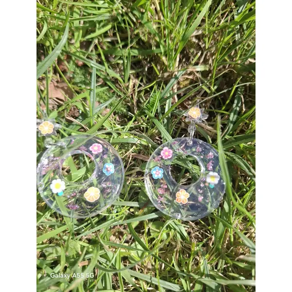Jardin pastel – boucles d’oreilles fleuries et délicates