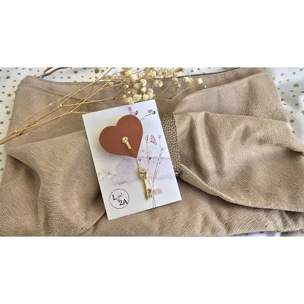 Broche la clé de mon coeur ocre