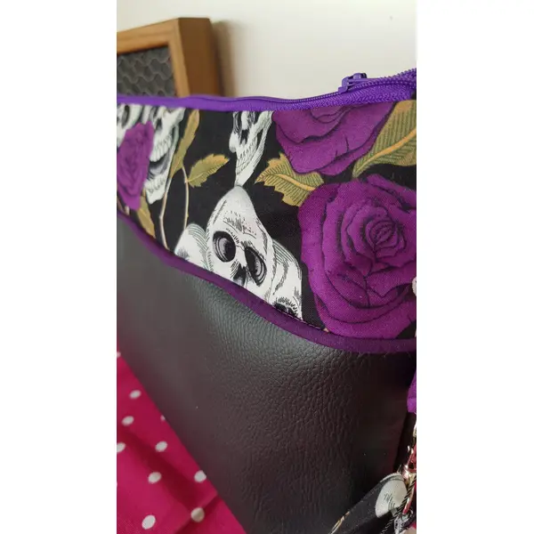 Sac pochette skull & roses violettes