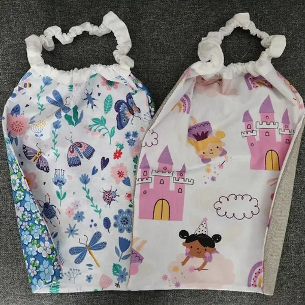 2 serviettes de table - grands bavoirs, serviettes cantine, maternelle, école, loisirs (thème : papillons et fées)