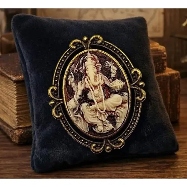 Camée ganesh pièce unique artisanal - broche bohème chic - cadeau femme passionnée inde et yoga.
