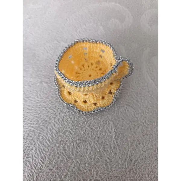 Petite tasse jaune au crochet fait main, décoration artisanale