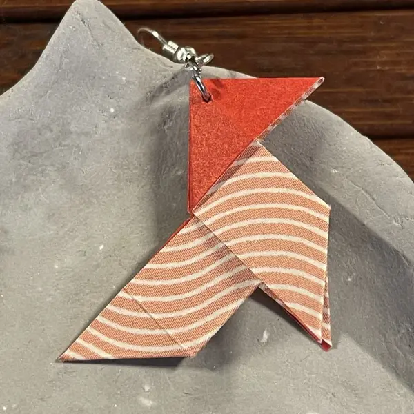 Boucles d'oreilles origami cocotte saumon vagues
