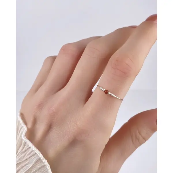 Bague fine en or laminé 14k et jaspe rouge - bague minimaliste en argent 925 ou en or - bijoux faits main
