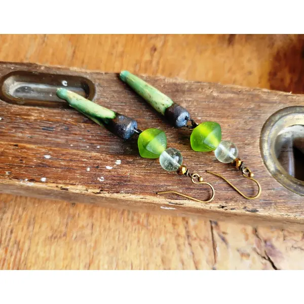Des boucles d' oreille design moderne réalisées à partir de superbes céramiques de petra ..: "l'arrière saison"