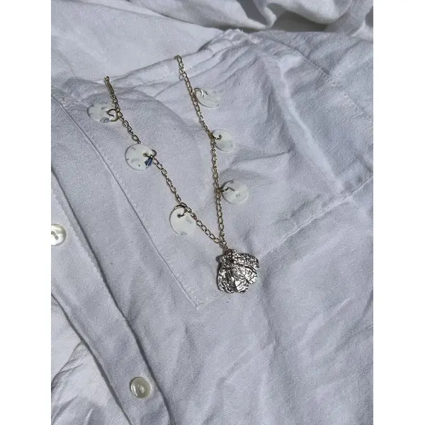 Collier coquillage doré miroir - cuir et plastique recyclé