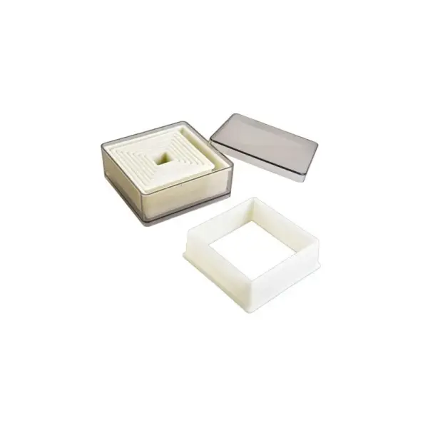 9 Découpoirs carrés lisses assortis