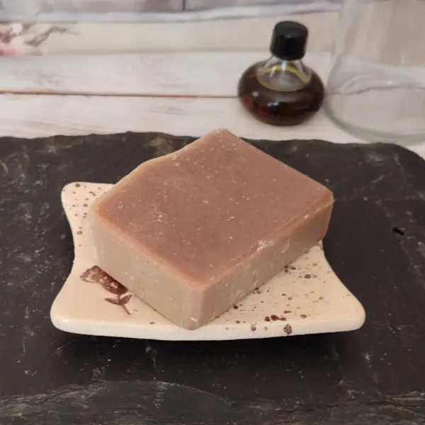 Porte-savon motif fleur et éclaboussures terre d'ombre brulée.