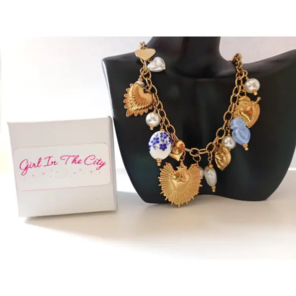 Collier à breloques | collier doré à breloques médaillons perles et semi porcelaine– collier d’été, bijou de plage chic, acier inoxydable