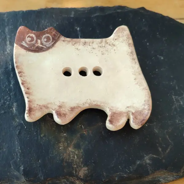 Le gardien du savon - porte-savon chat en céramique émaillée.