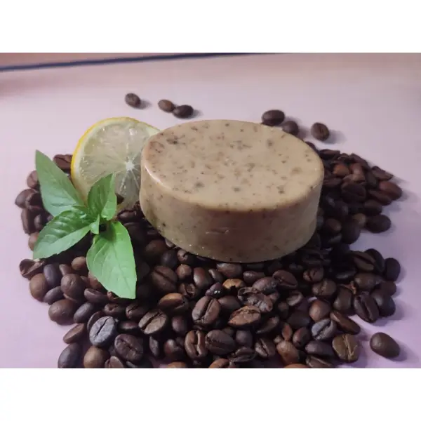 Savon exfoliant au café.
