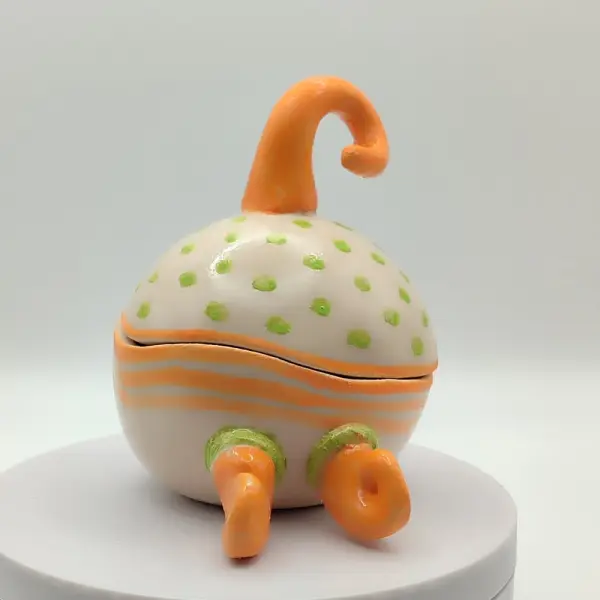 Boite boule "petit lutin" orange et vert.