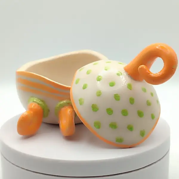 Boite boule "petit lutin" orange et vert.