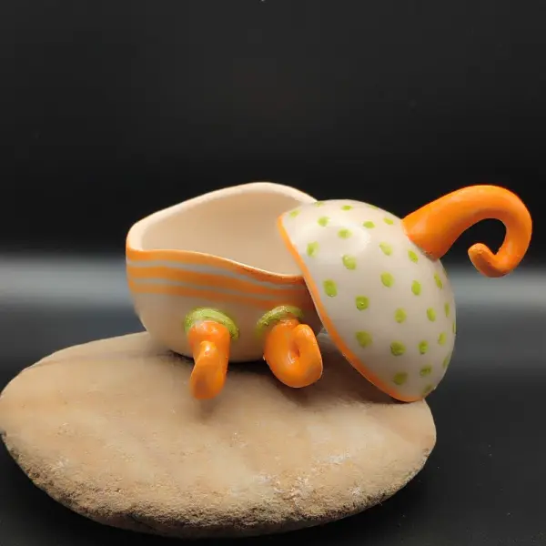 Boite boule "petit lutin" orange et vert.