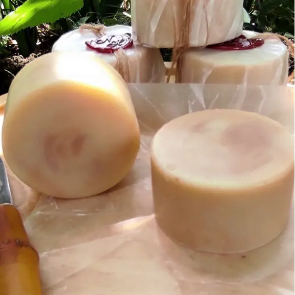 Petit crottin au lait de chèvre.