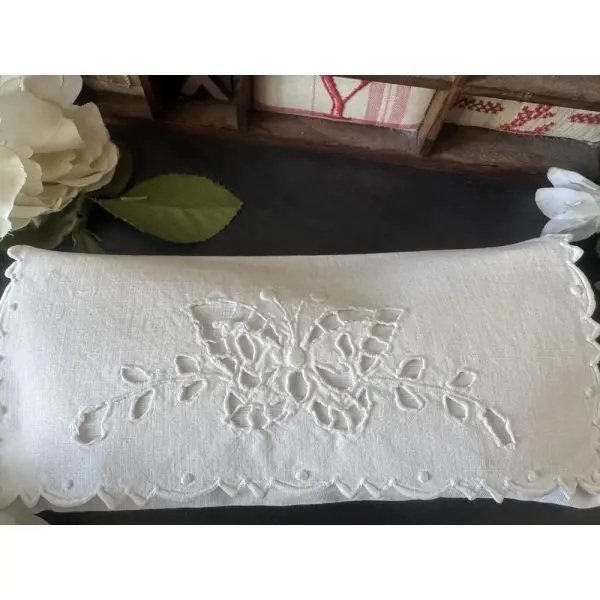 ** pochette ancienne / coussin de lavande " papillon " ** coton , broderie main