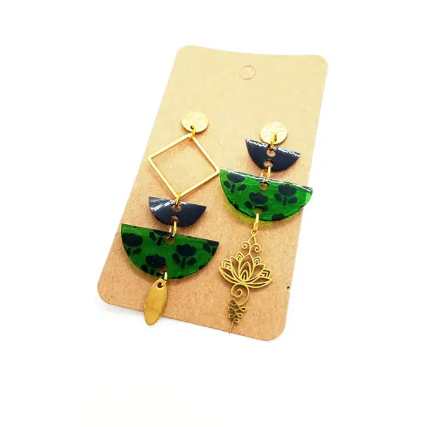Boucles d'oreilles pendantes asymétriques