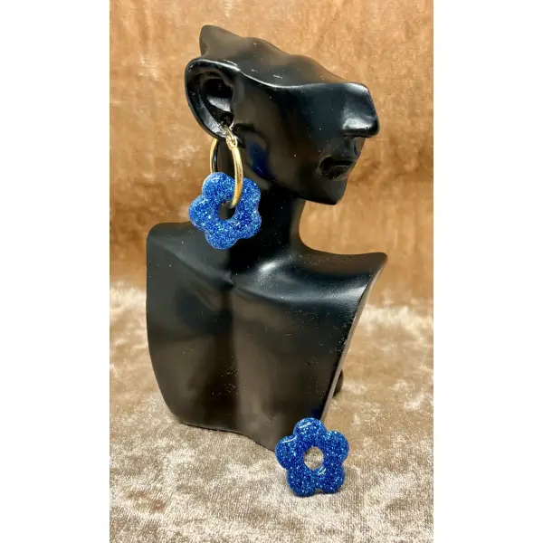 Boucles d’oreilles créoles avec leur paires de charms en résine interchangeables