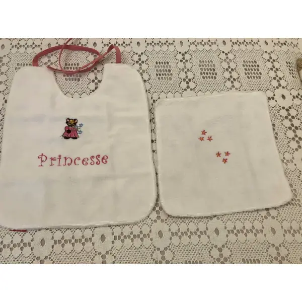 Bavoir et lingette