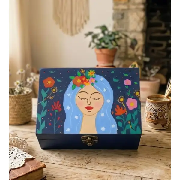Boîte en bois femme bohème